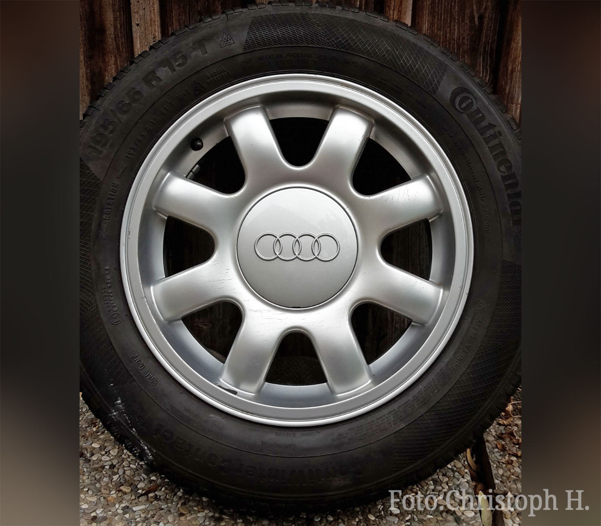 Оригінальний ковпачок для дисків Audi 8D0601165B