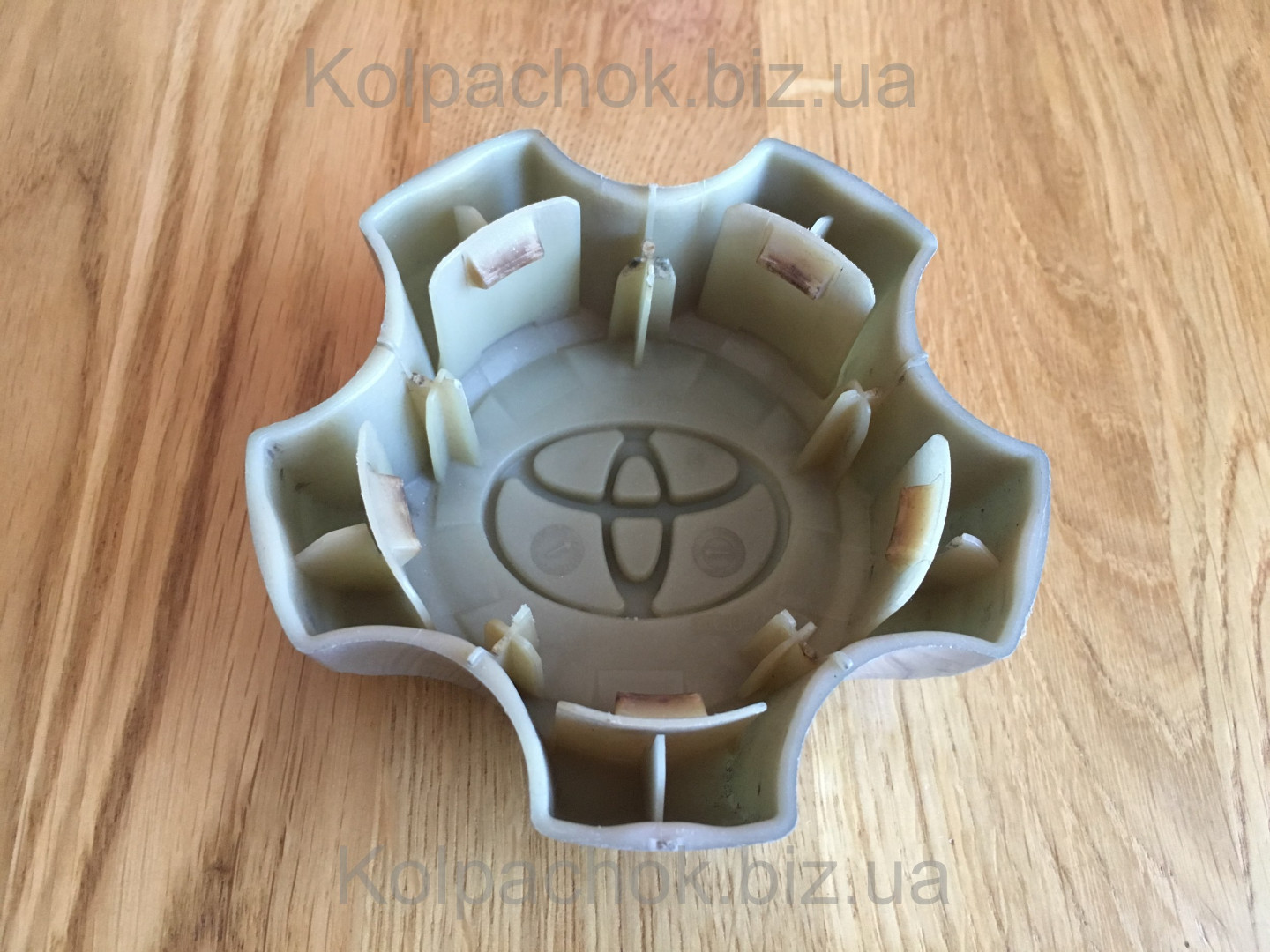 Оригінальний ковпачок для дисків Toyota RAV4 4260342100