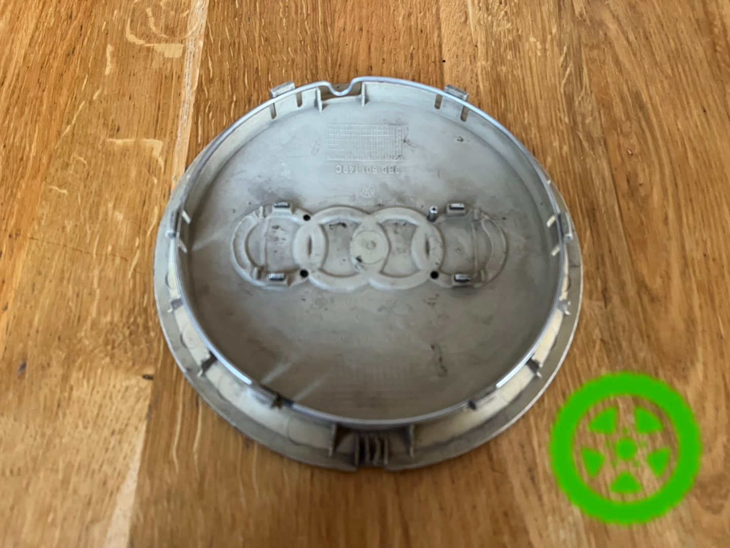 Оригінальний колпачок для дисків Audi 8D0601165D