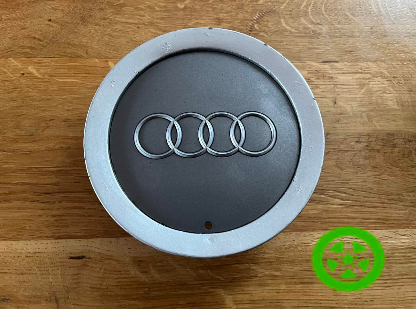 Оригинальный колпачок на диски Audi 4E0601165A