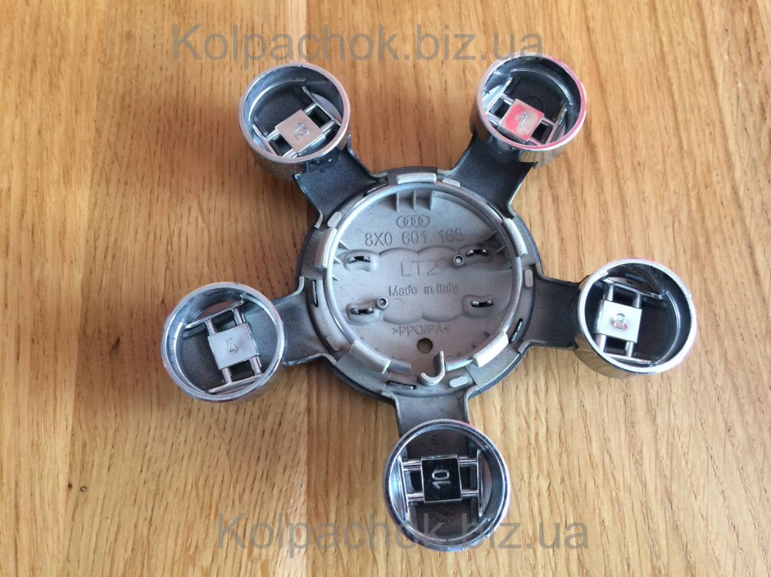 Оригінальний ковпачок для дисків Audi 8X0601165