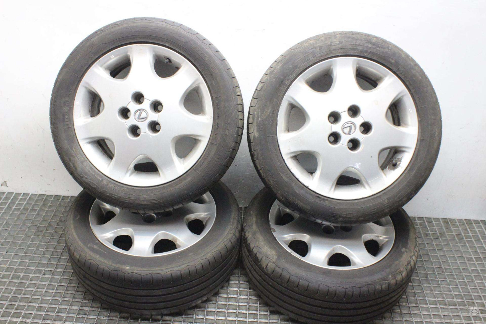 Оригінальний ковпачок для дисків Lexus 42603-50170