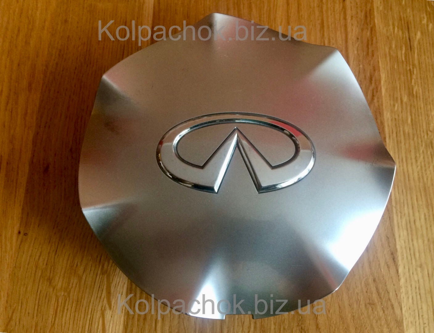 Оригинальный колпачок  на диски  Infiniti 403151BA2A
