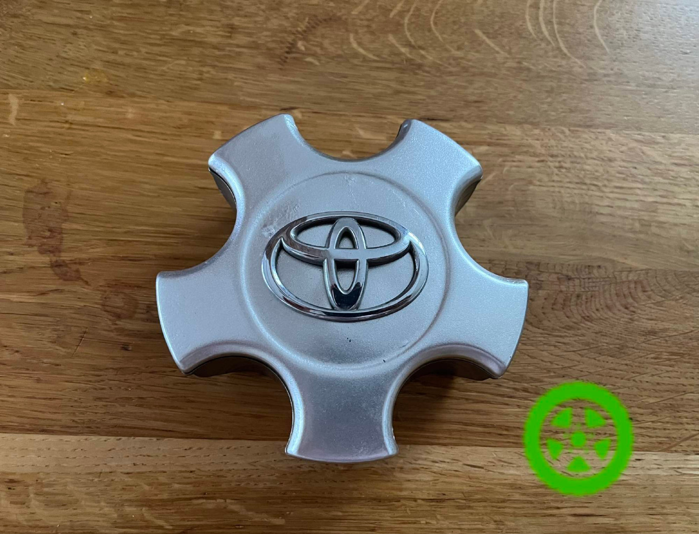 Оригінальний ковпачок для дисків Toyota 42603-AC050