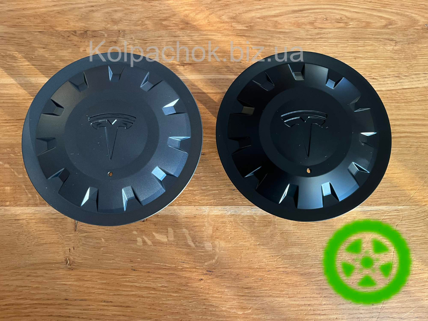 The center caps for alloy wheels  Tesla 1188236-00-A