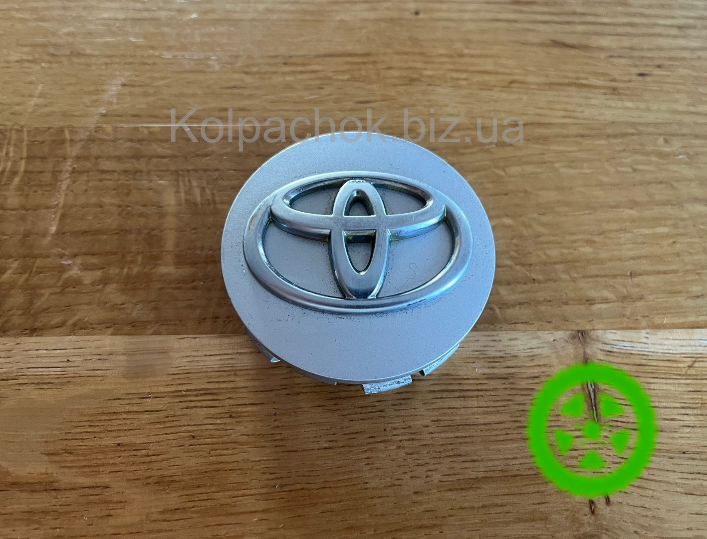Оригинальный колпачок на диски Toyota 42603AC040