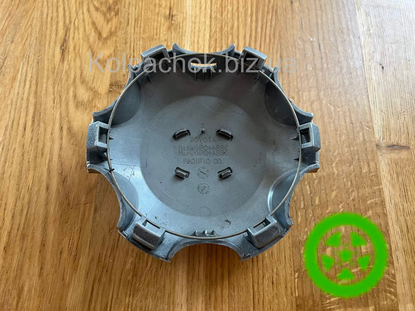 Оригінальний ковпачок для дисків Toyota 4260B60160