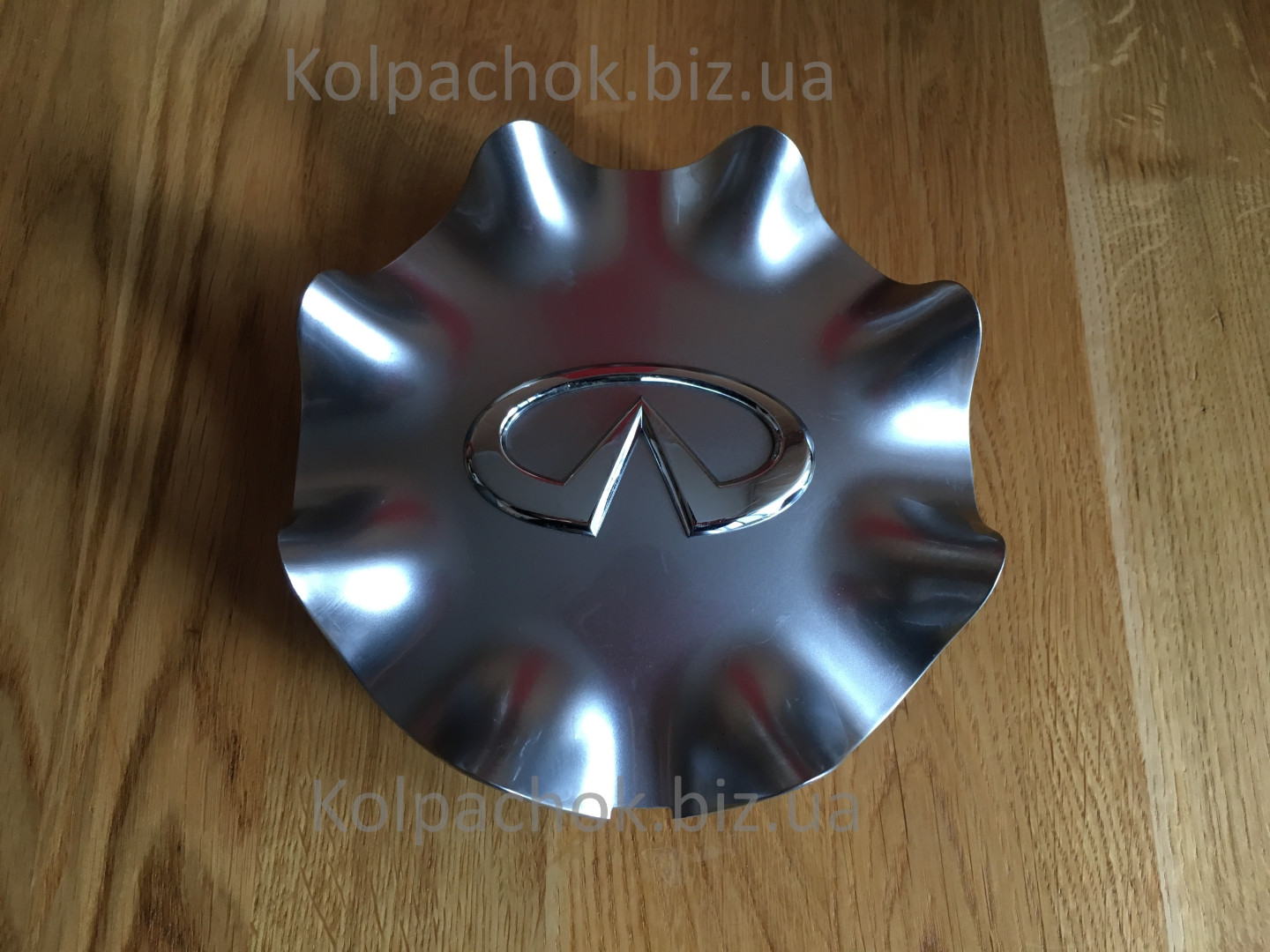 Оригинальный колпачок на диски Infiniti 40315 CL84A