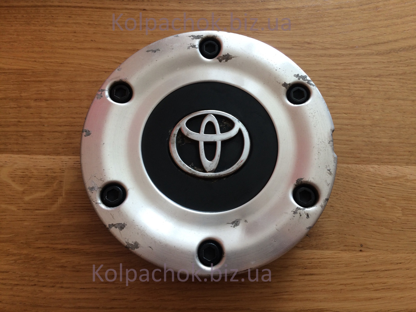 Оригинальный колпачок на диски Toyota 42603-AA050