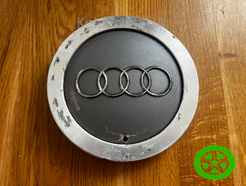 Оригинальный колпачок на диски Audi 4B0601165J