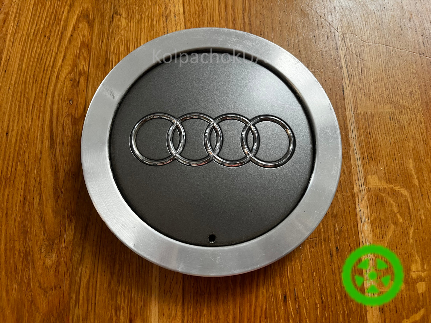 Оригинальный колпачок на диски Audi 4B0601165J