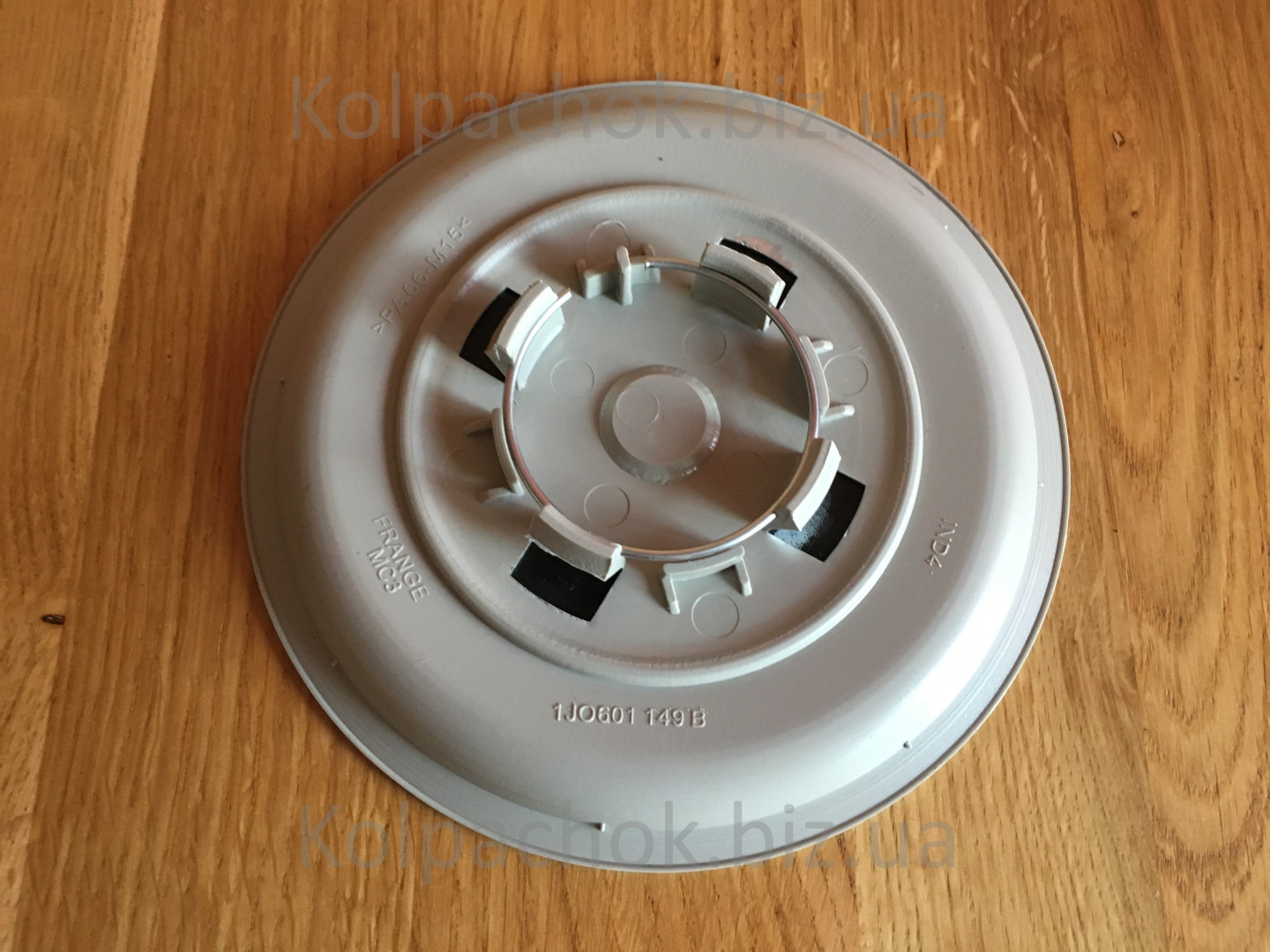 Ковпачок на диски Volkswagen Golf Bora 1J0601149B