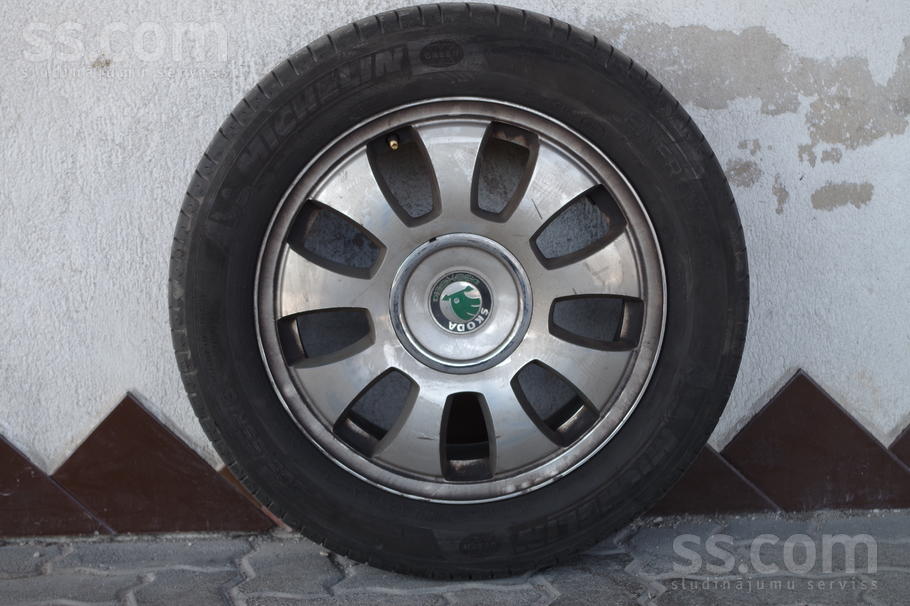 Оригинальный колпачок на диски Skoda 1U0601149R