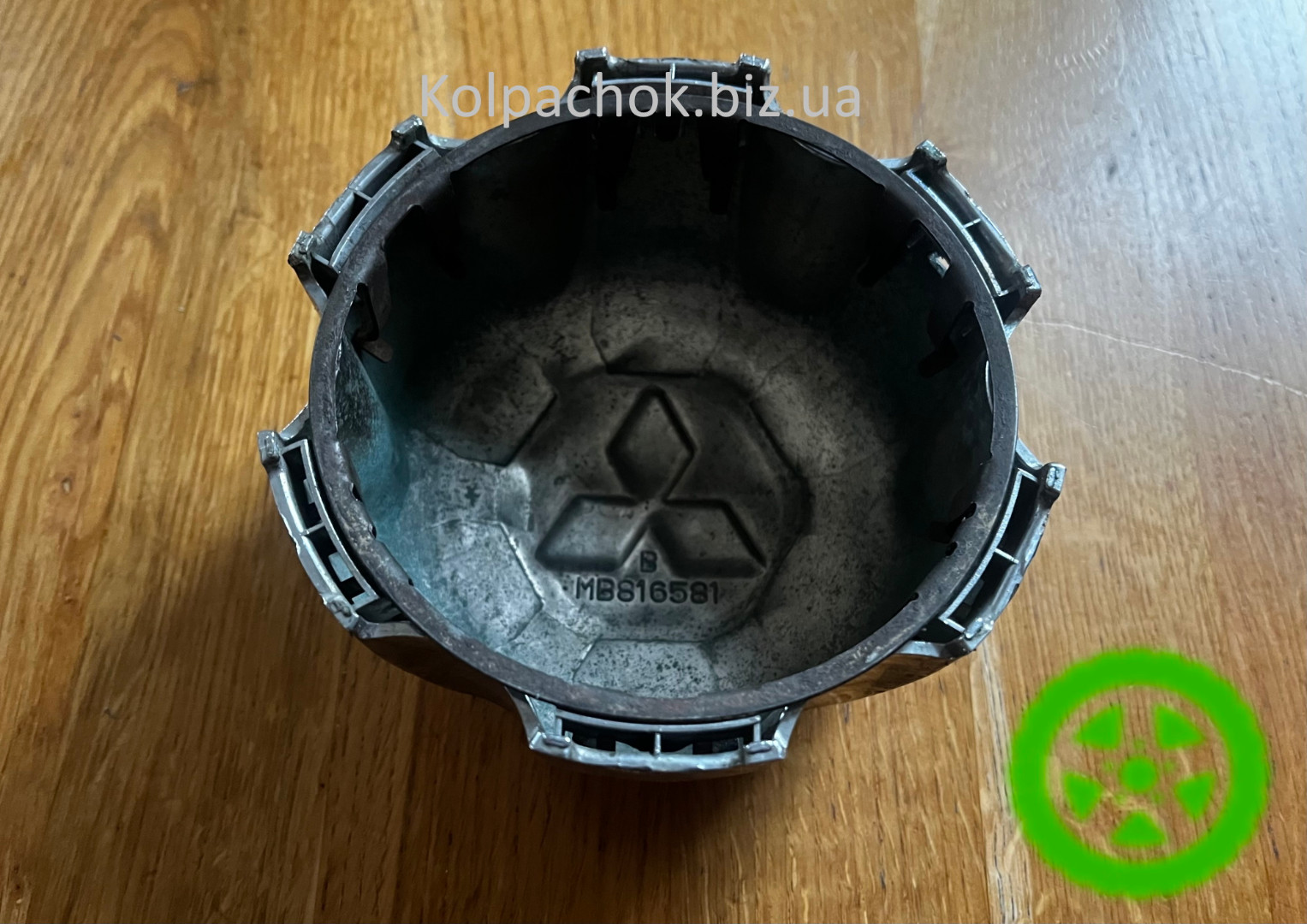 Оригінальний ковпачок для дисків Mitsubishi Pajero Sport MB816581