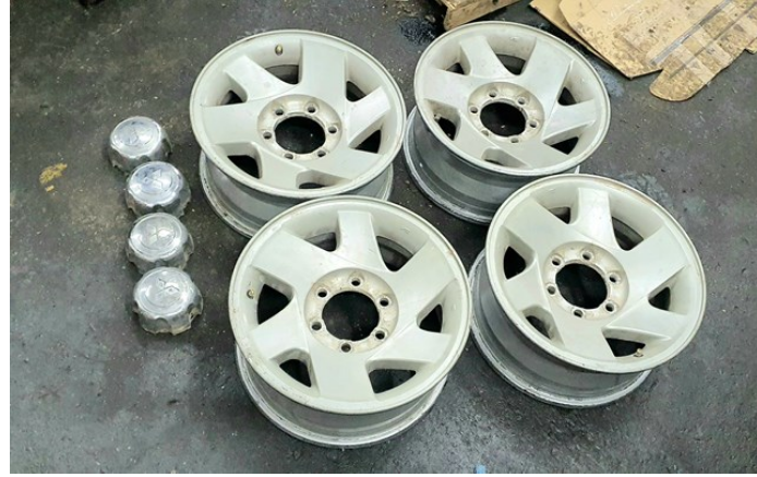 Оригінальний ковпачок для дисків Mitsubishi Pajero Sport MB816581