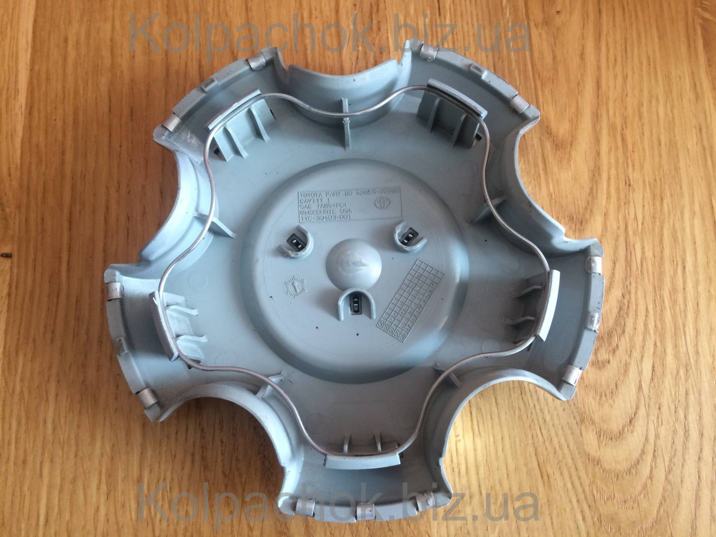 Оригінальний ковпачок для дисків Toyota Tundra 426030C080