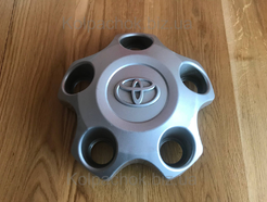 Оригинальный колпачок на диски Toyota 426030C050