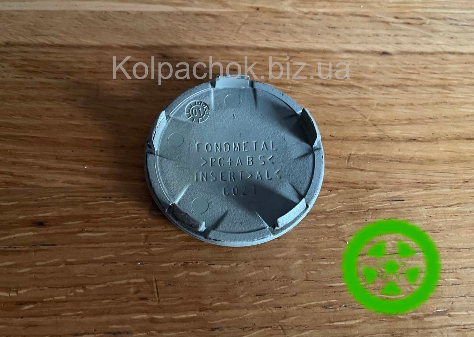 Оригінальний ковпачок на диски Fondmetal C021