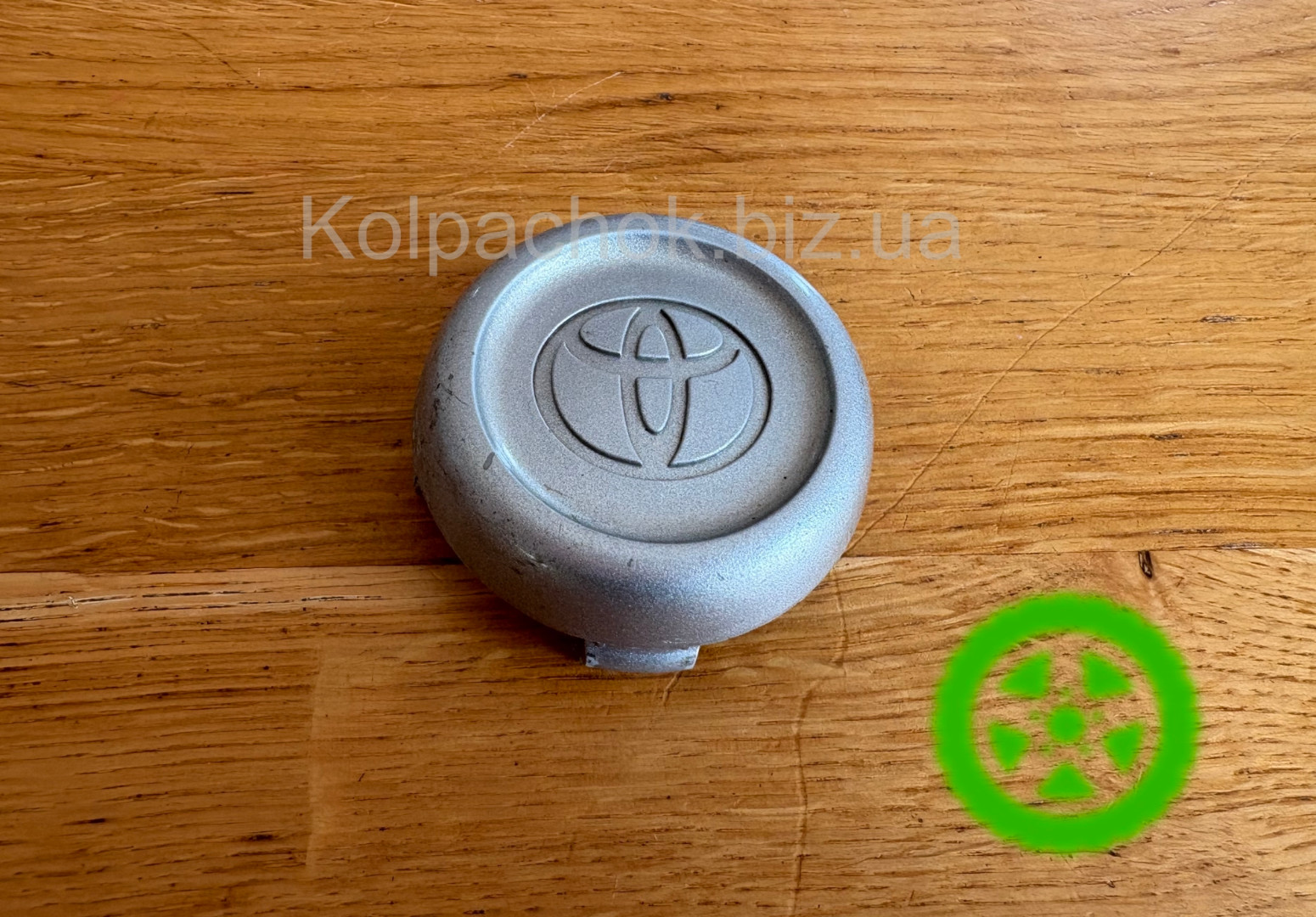 Оригинальный колпачок на диски Toyota 42603-0D010