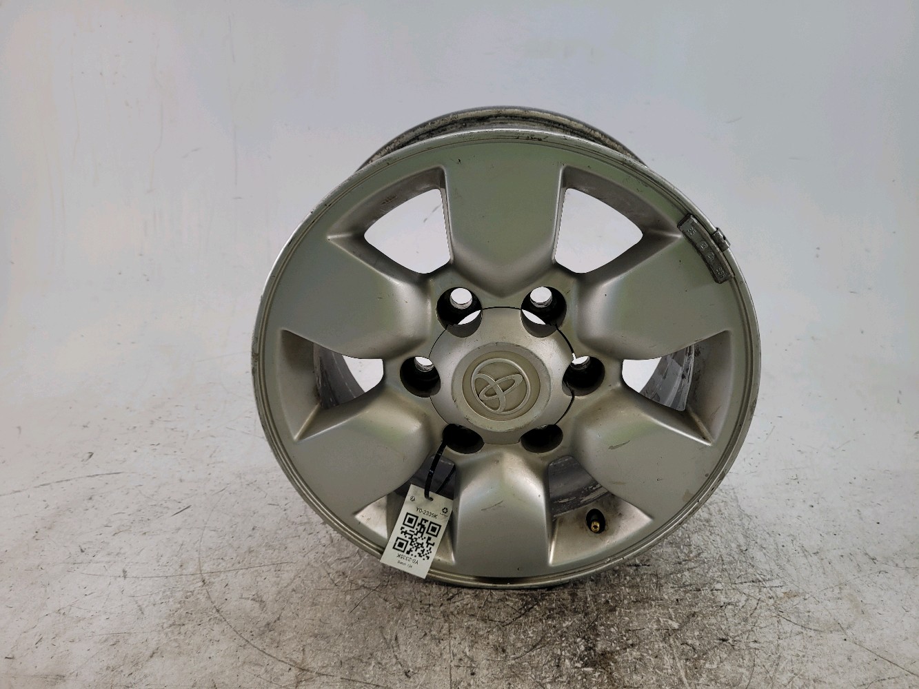 Оригінальний ковпачок на диски Toyota Hilux 42603-0K150
