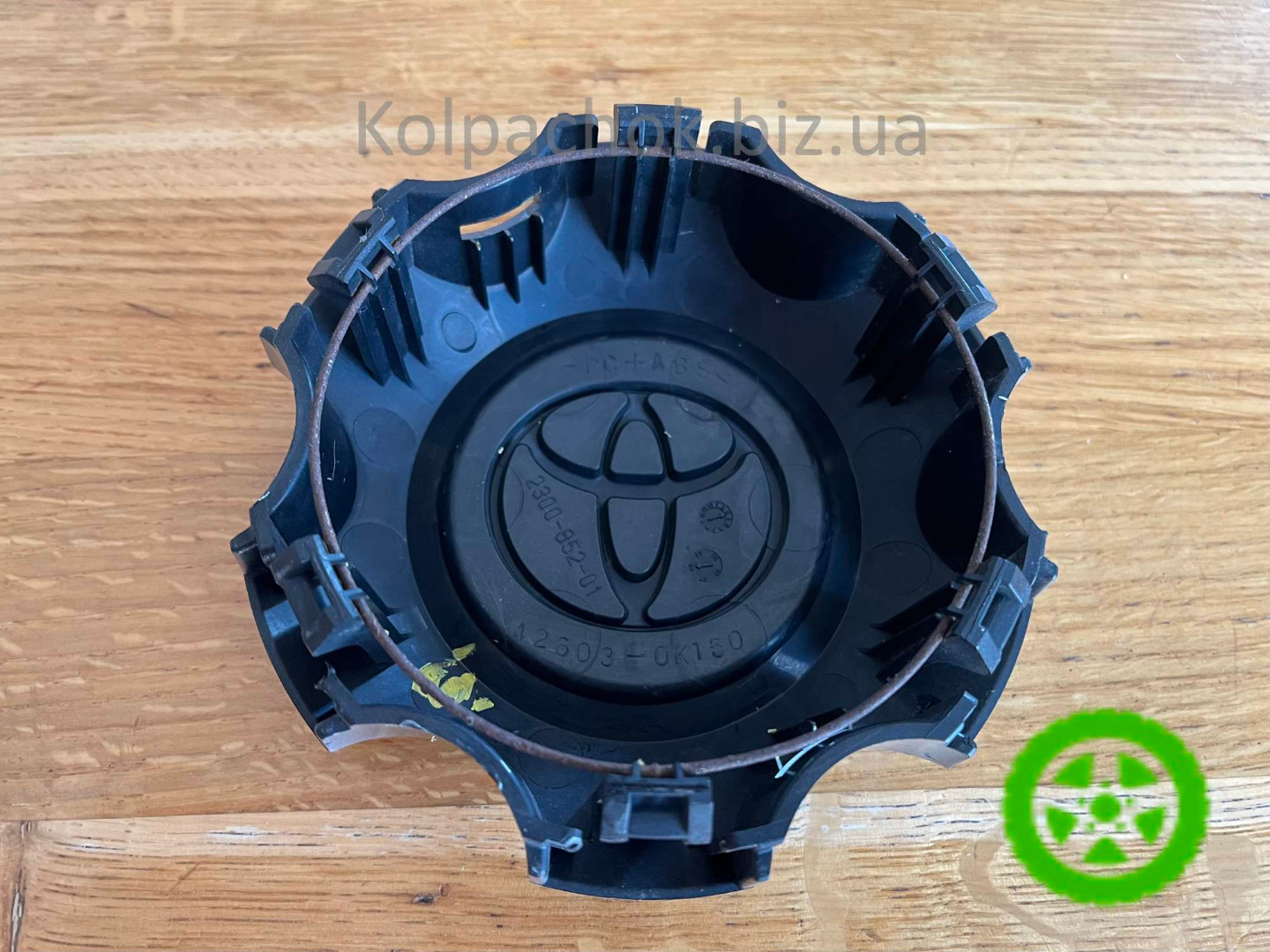 Оригінальний ковпачок на диски Toyota Hilux 42603-0K150