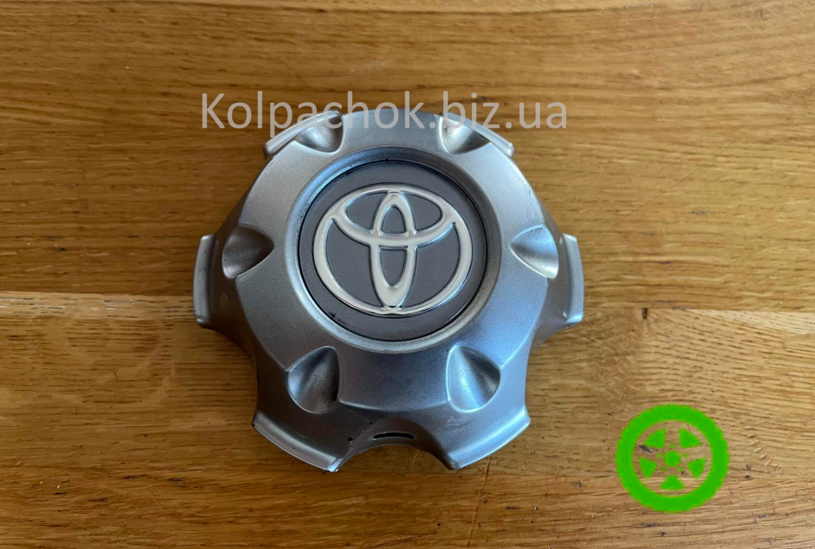 Оригинальный колпачок на диски Toyota PZ0400K051