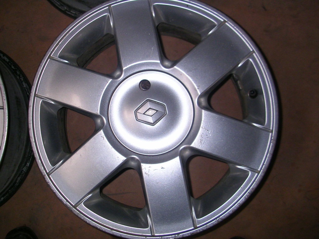 Оригінальний ковпачок для дисків  Renault 8200022038
