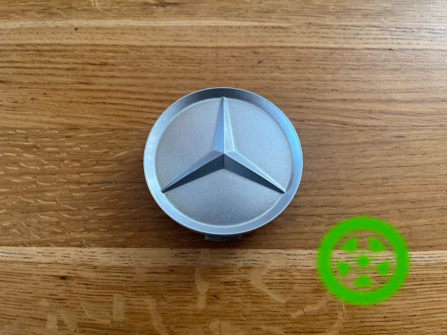 Original center caps for alloy wheels  Mercedes A2014010225