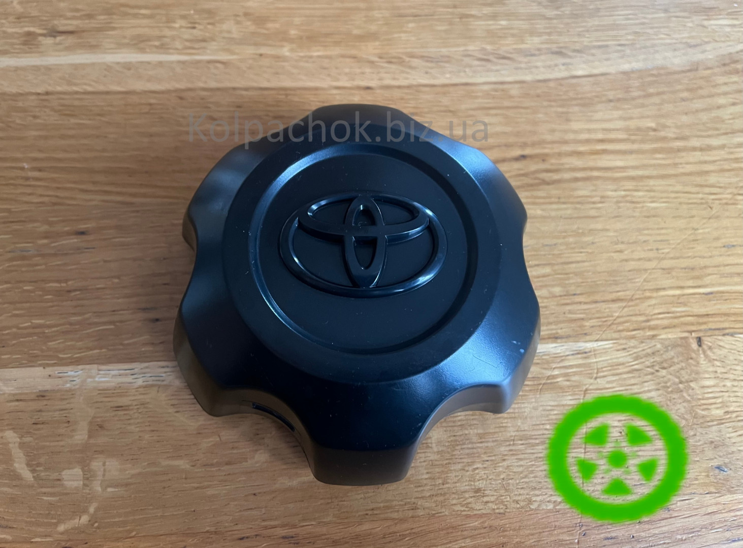 Оригінальный ковпачок  для дисків Toyota HiLux 4260B-0K100