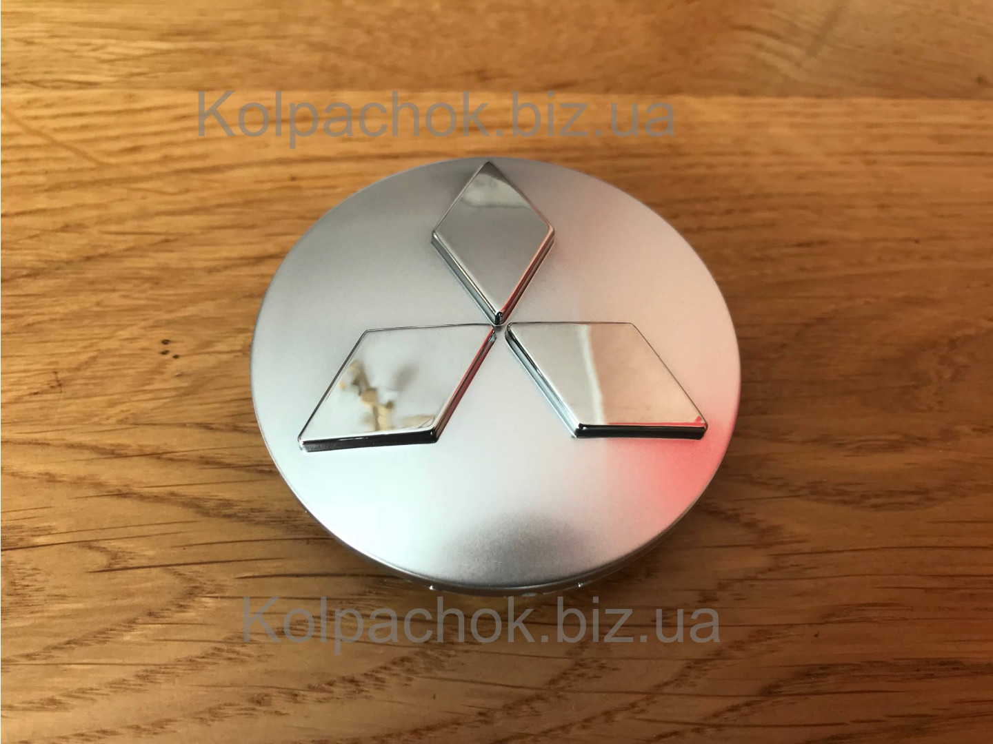 Mitsubishi  center cap MN103370 4252A020