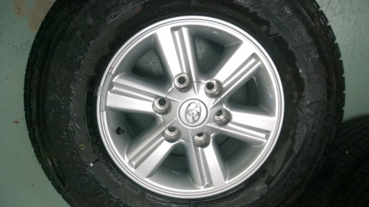 Toyota Hilux Wheel Center Cap (138mm / 114mm) — 4260B-0K060
