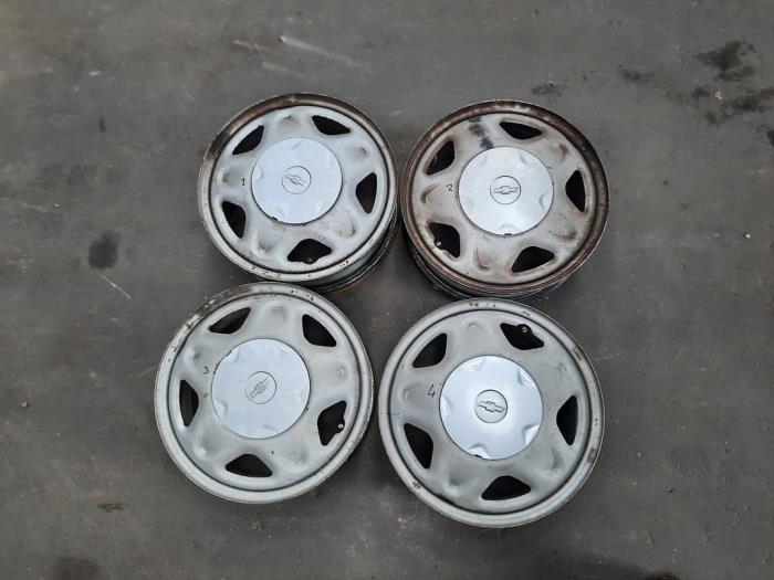 Оригінальний ковпачок  для дисківChevrolet Spark 94579127