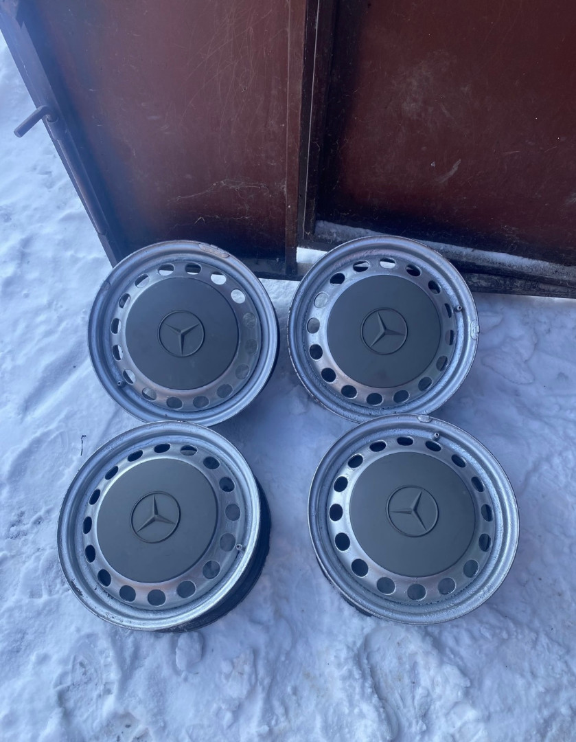 Оригінальний ковпачок для дисків Mercedes A6384010325
