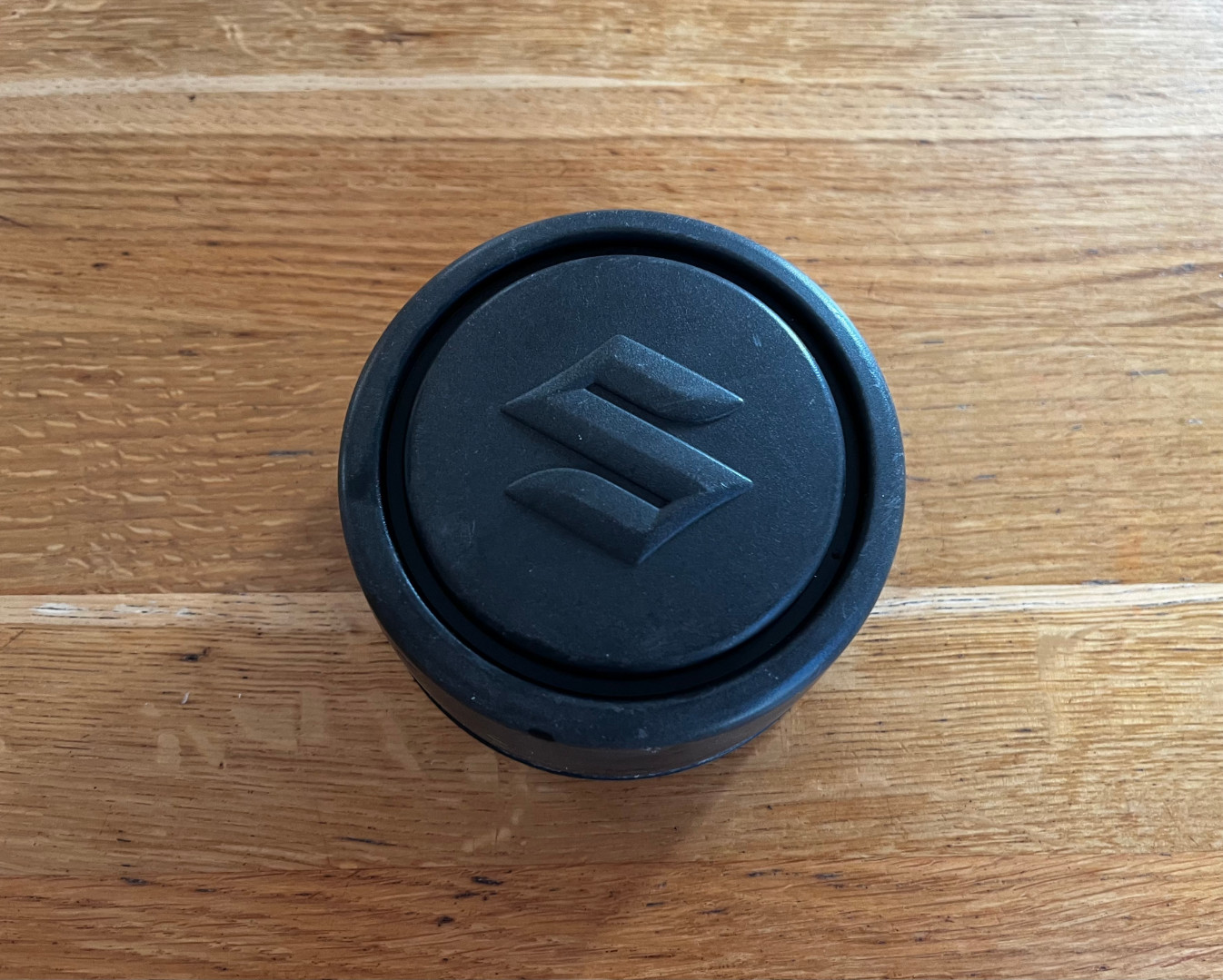 Оригинальный колпачок на диски Suzuki Jimny 43252-76J00