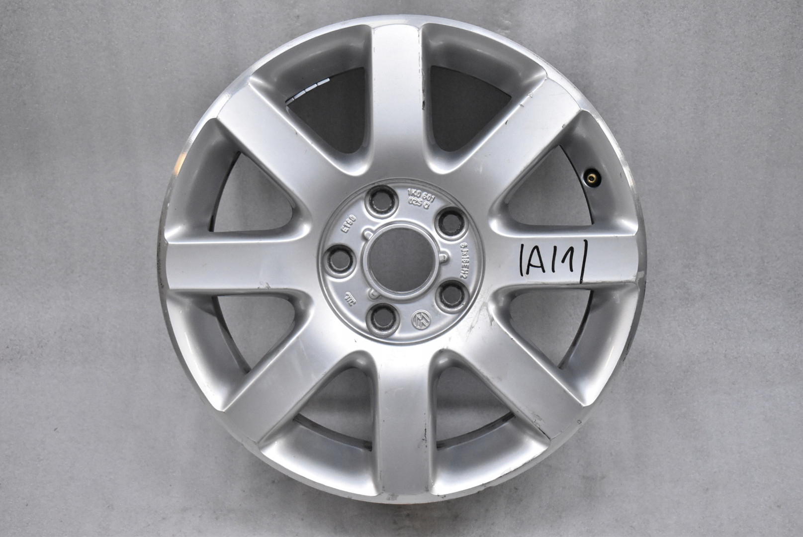 Ковпачок для дисків універсальний Volkswagen 1K0601149E без логотипу