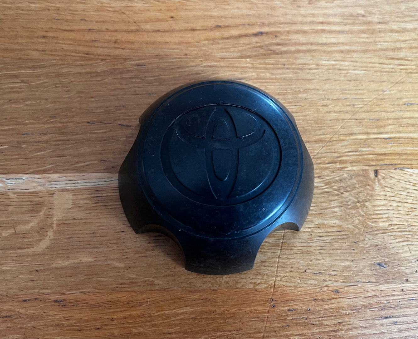 Оригинальный колпачок на диски Toyota HiLux 42603-0K110