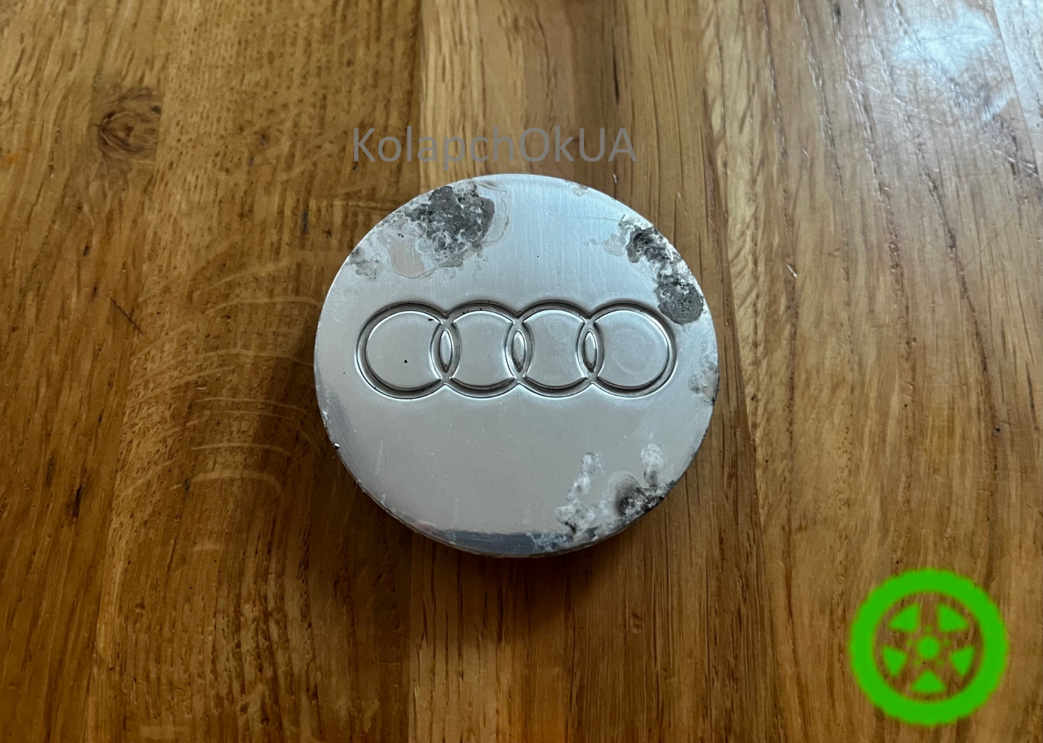 Genuine Audi center cap 4D0601170A – fits A6 A8
