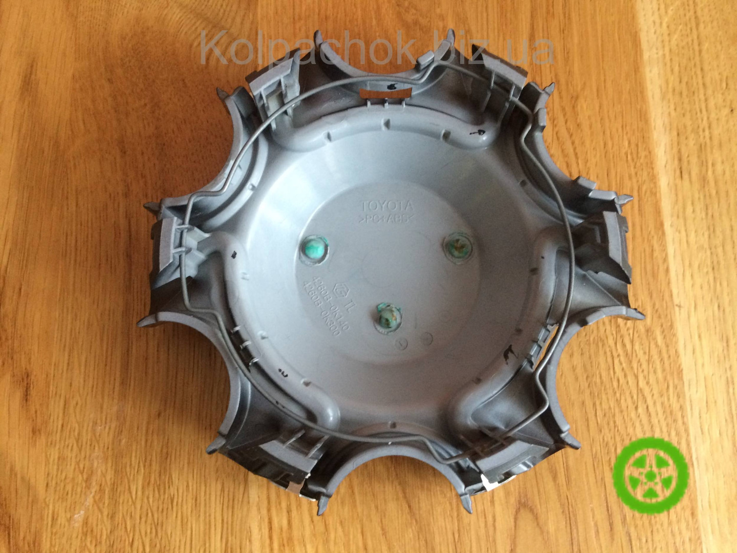Оригінальний ковпачок для дисків Toyota 4260B0K140