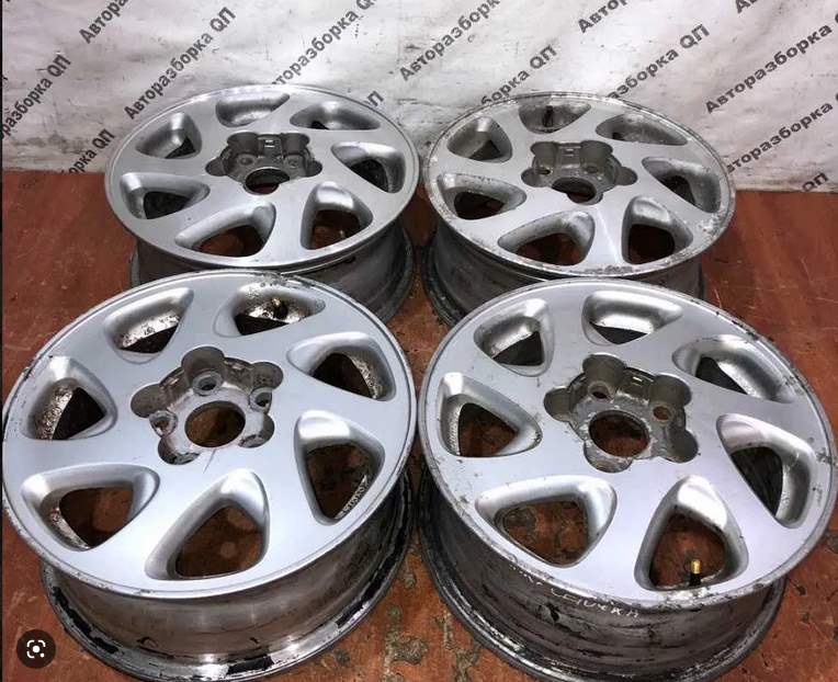 Оригінальний ковпачок для дисків Toyota 42603-33070