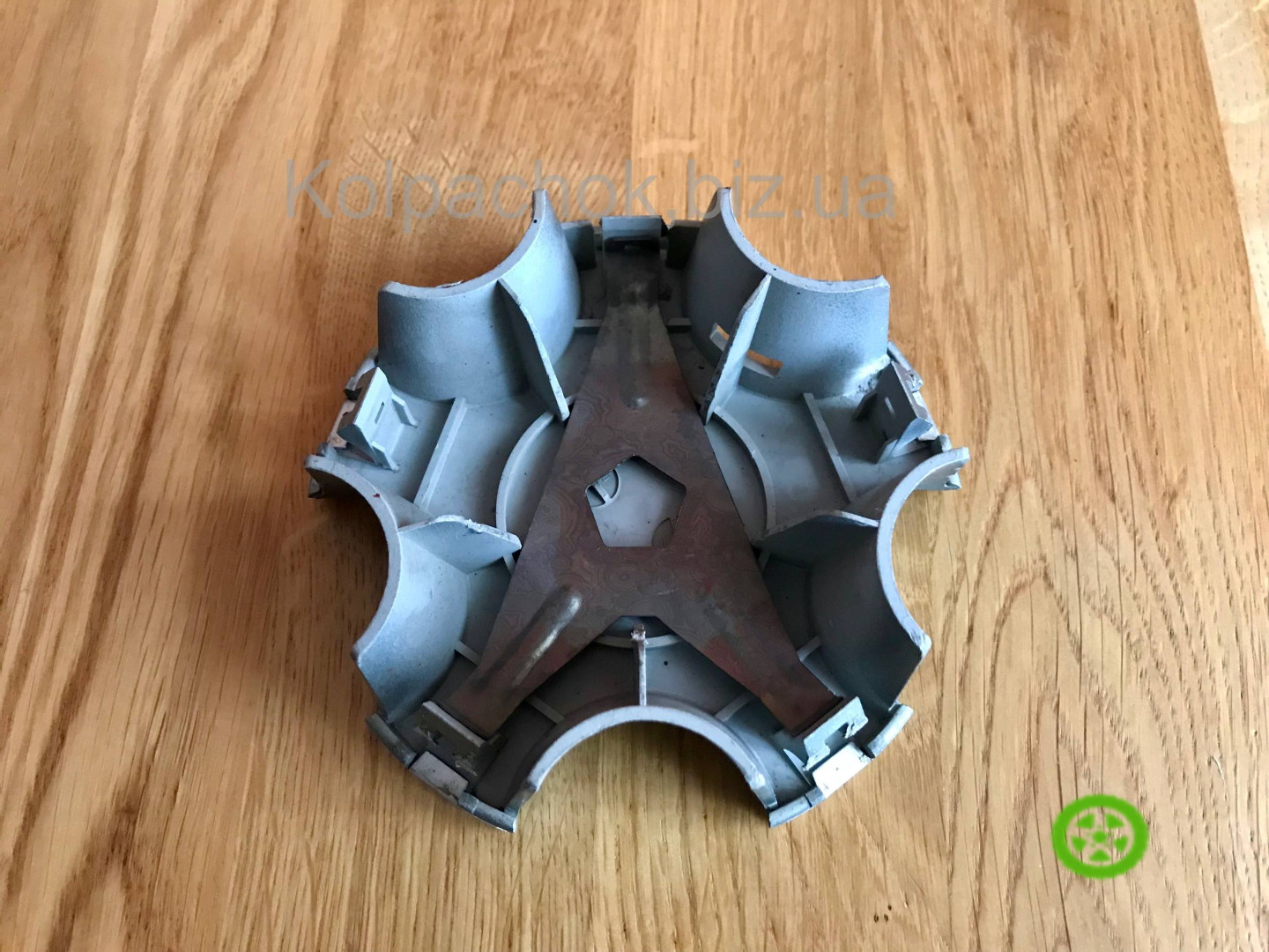 Оригінальний ковпачок для дисків Toyota 42603-33070