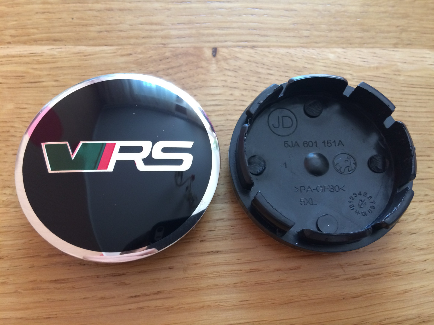 Wheel center caps Skoda VRS 5JA601151