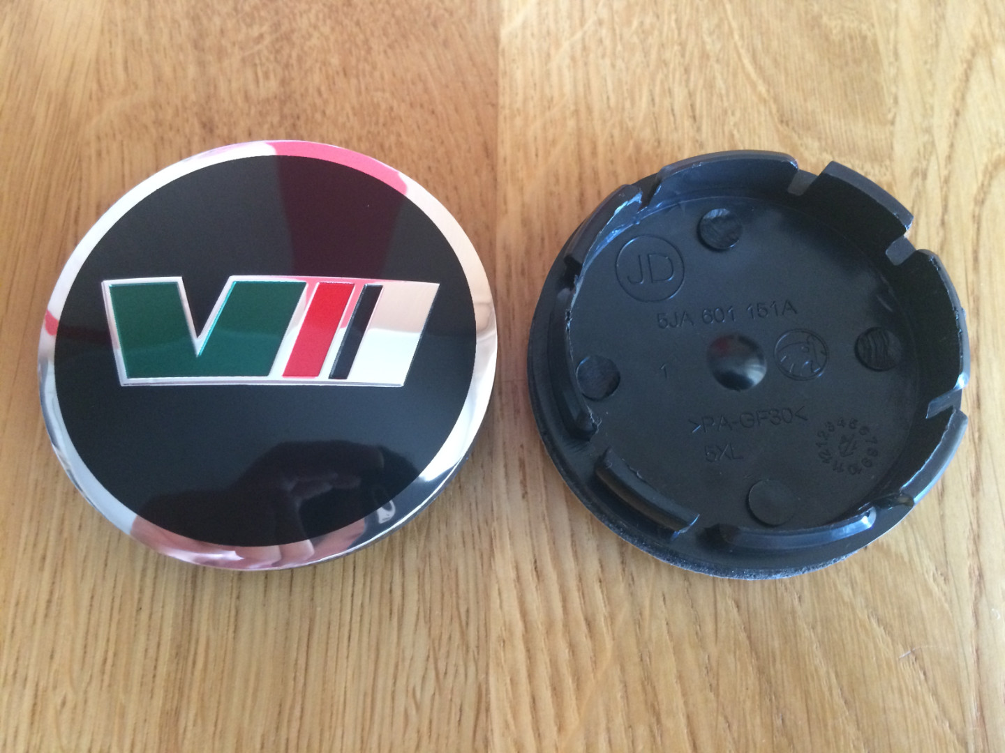 Wheel center caps Skoda V2 5JA601151