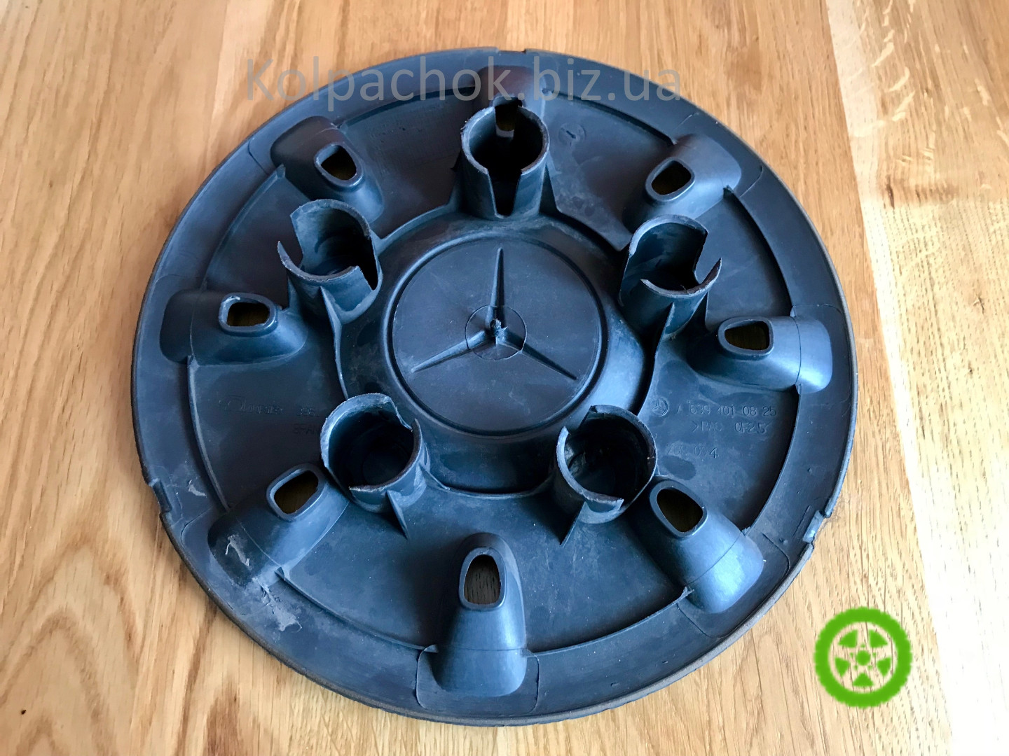 Оригінальний ковпак на диски Mercedes A6394010825