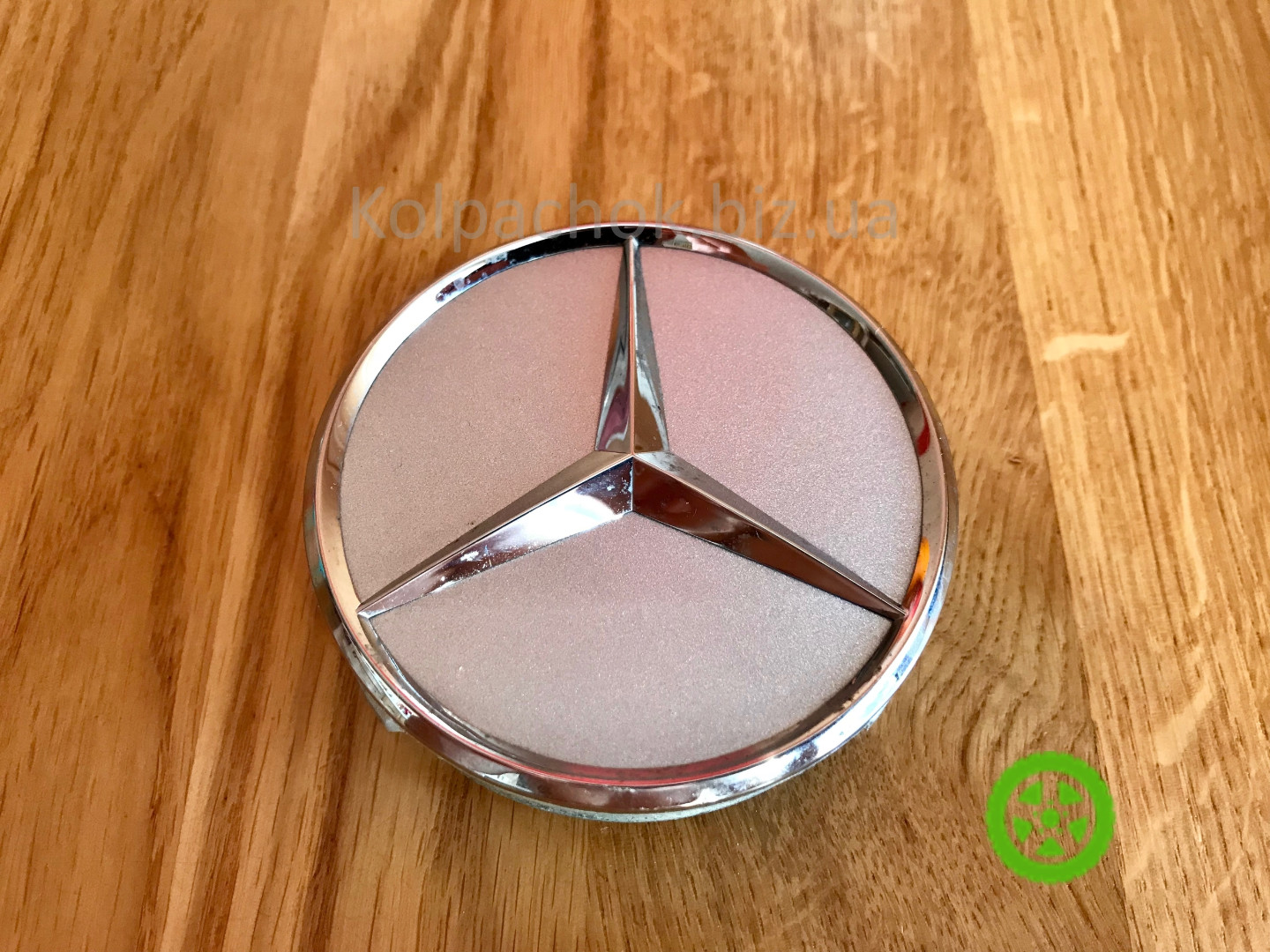 Оригинальный колпачок на  диски Mercedes A2204000125
