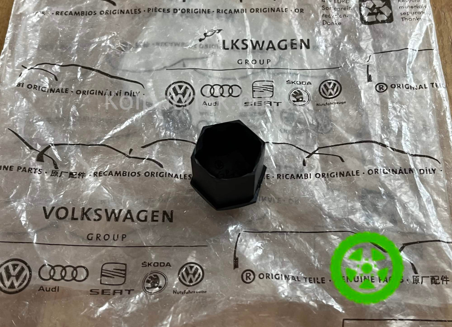 Оригинальный колпачок на болт VAG 1Z0601173