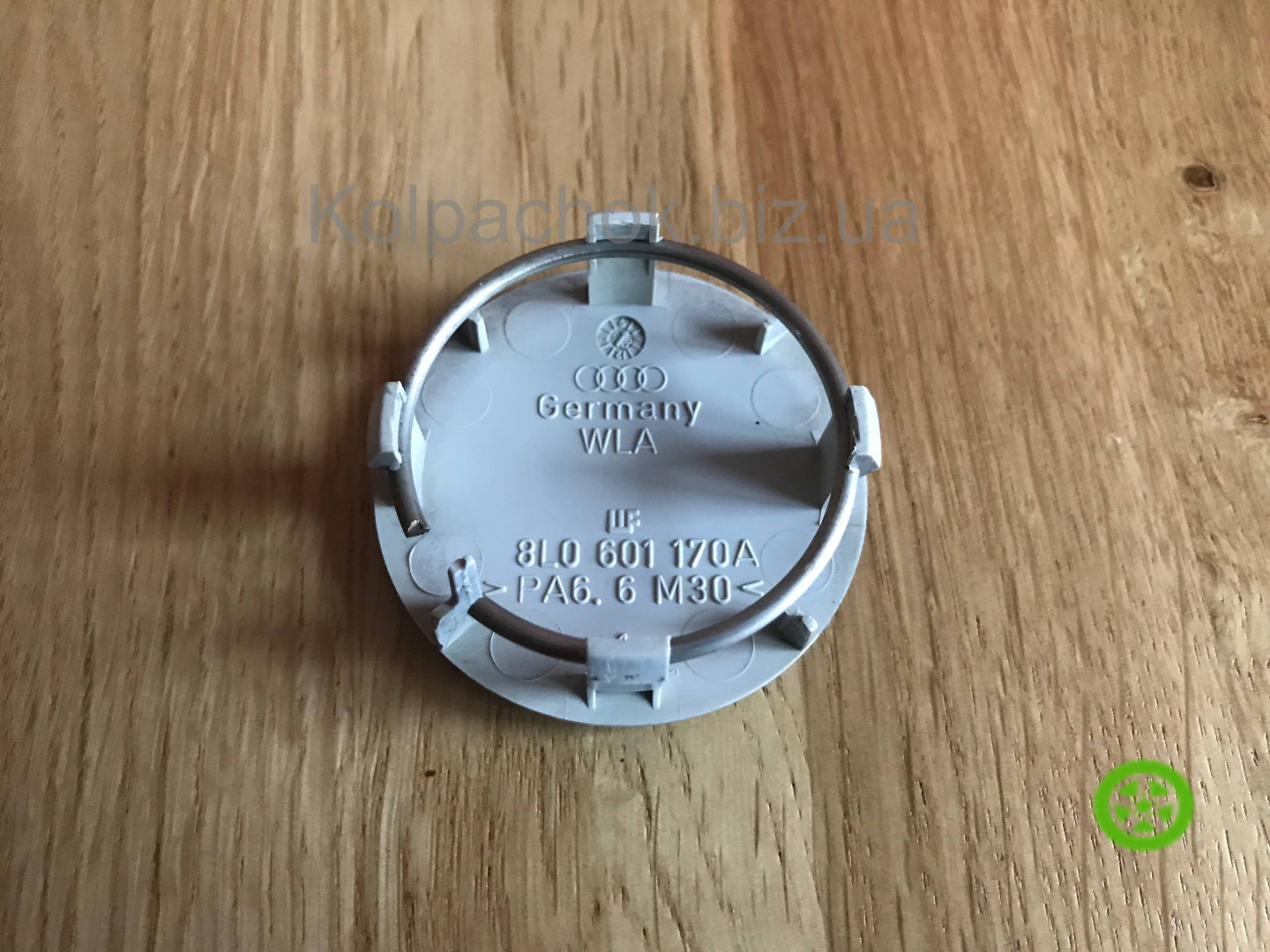 Оригінальний ковпачок для дисків Audi 8L0601170A