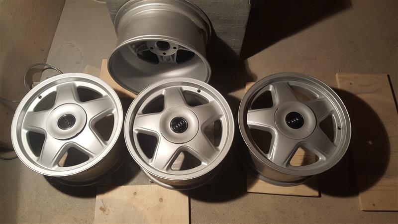 Оригінальний ковпачок для дисків Audi 4A0601165