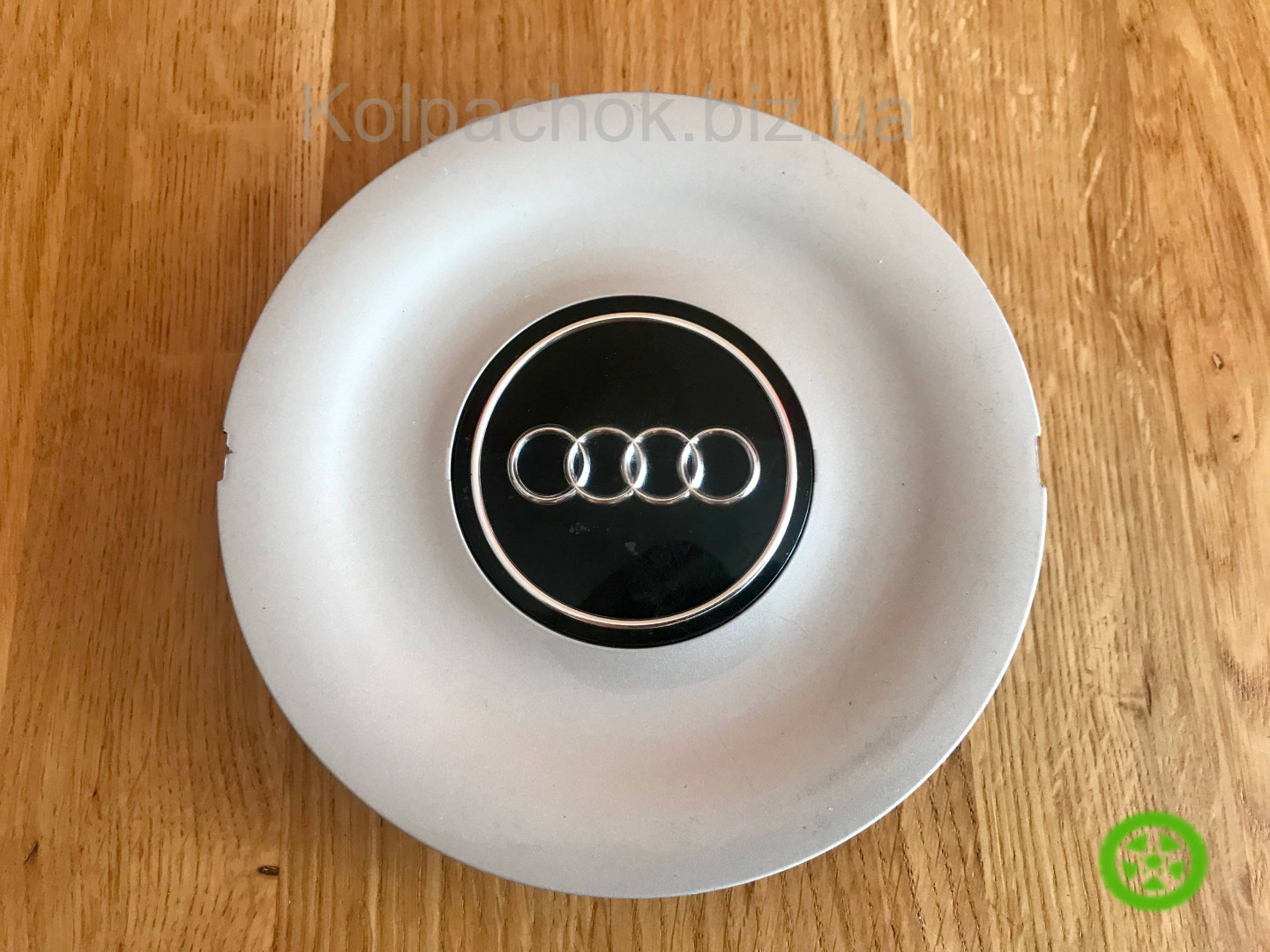 Оригинальный колпачок на диски Audi 4A0601165