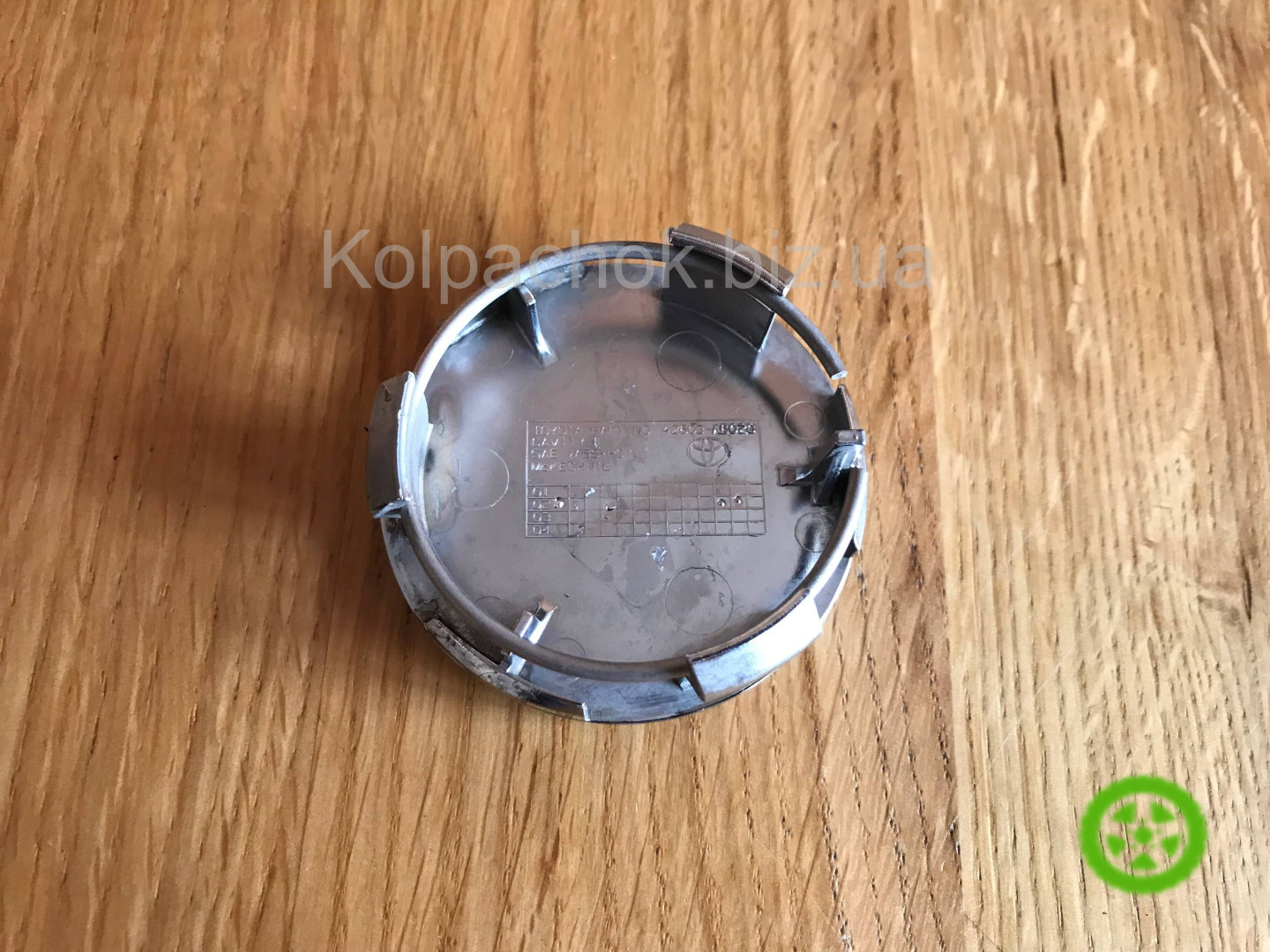 Оригінальний ковпачок для дисків Toyota Corolla 42603AB020