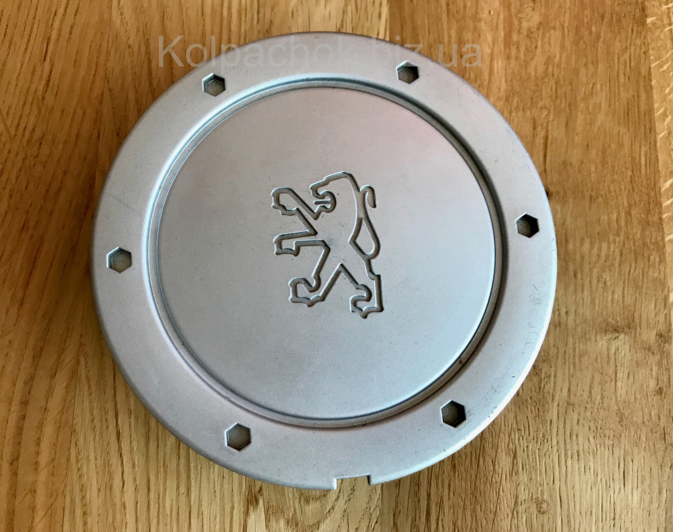 Оригинальный колпачок на диски Peugeot 9606870177